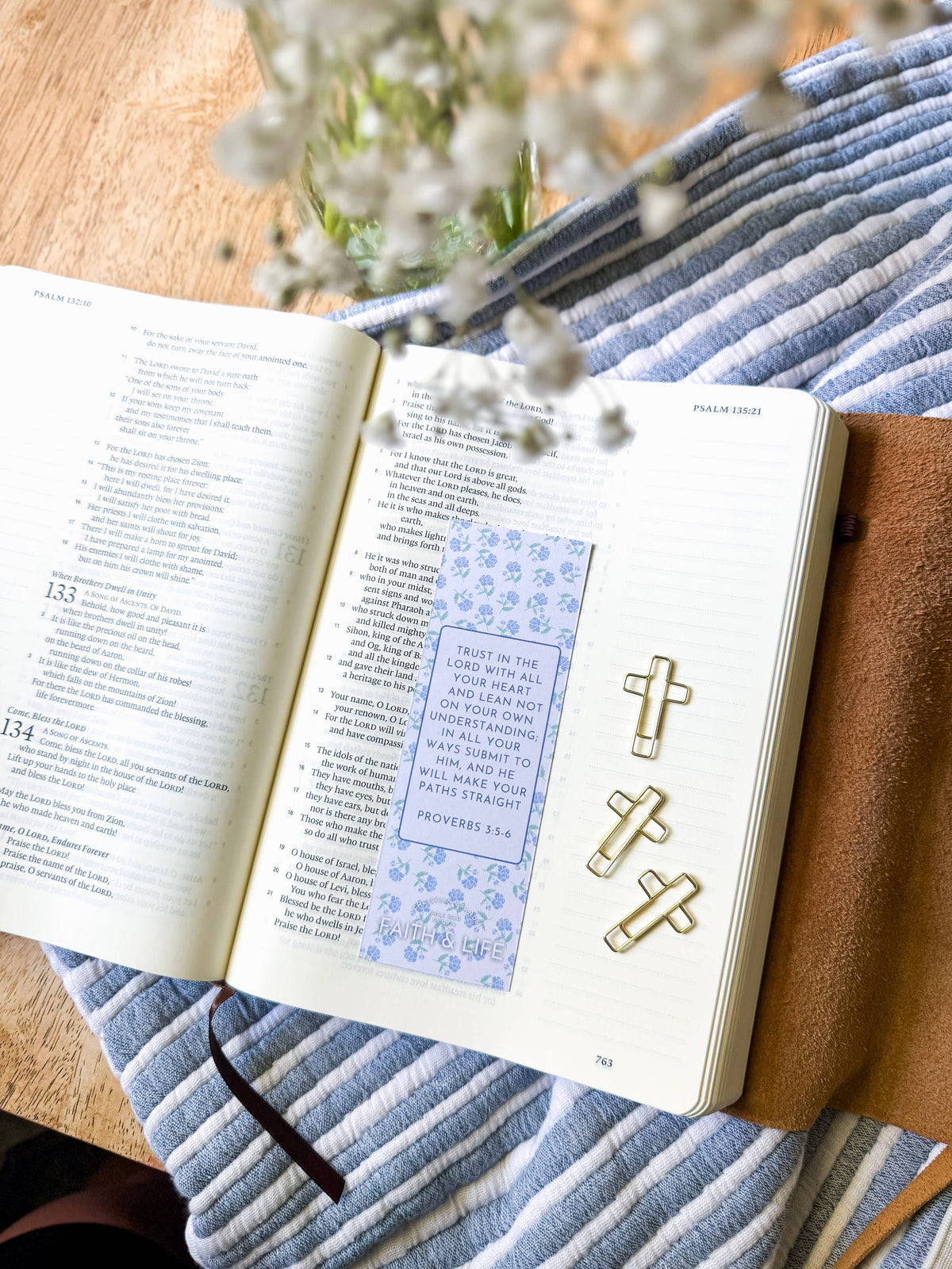Cross Paperclip Set