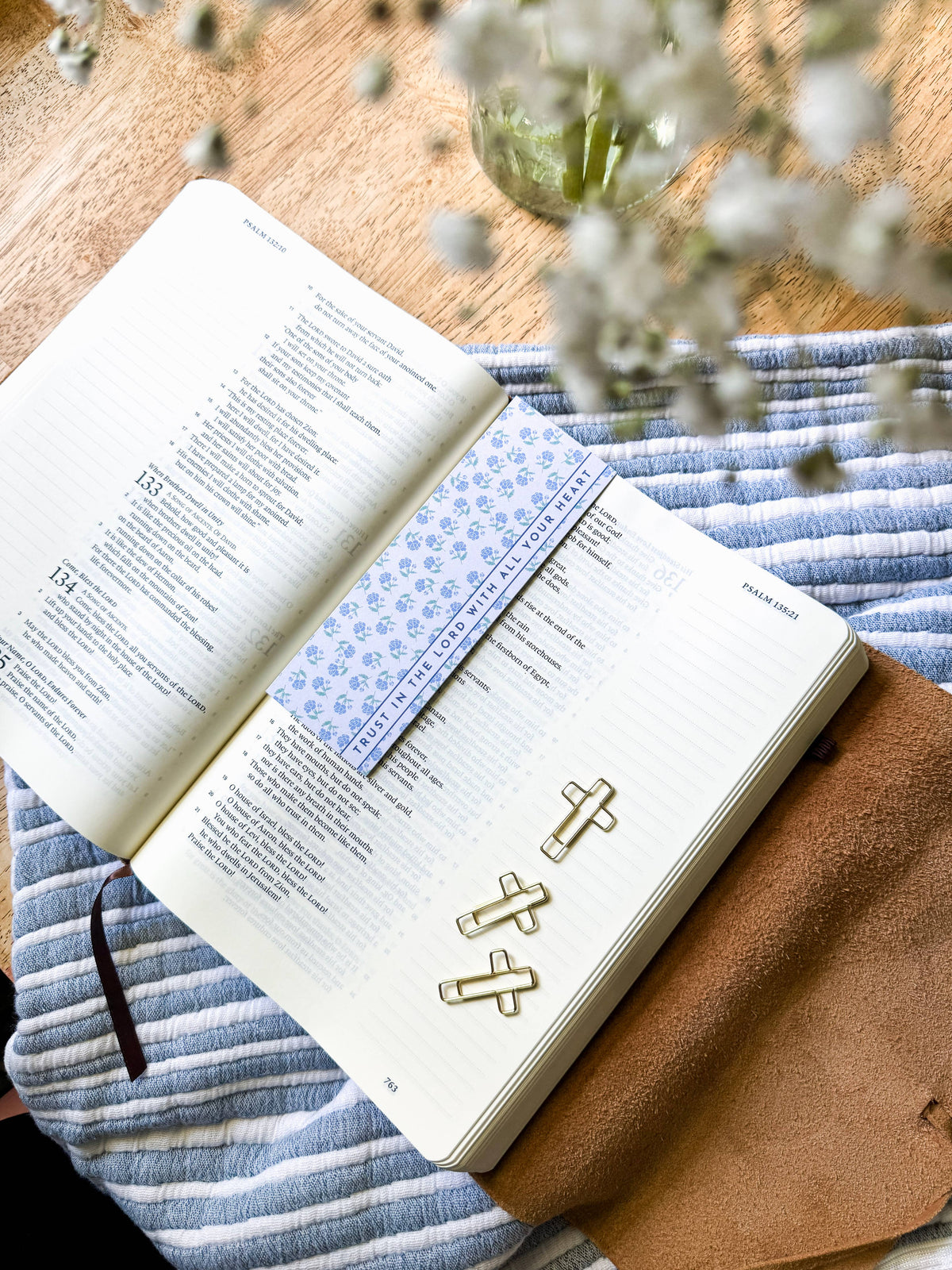 Cross Paperclip Set