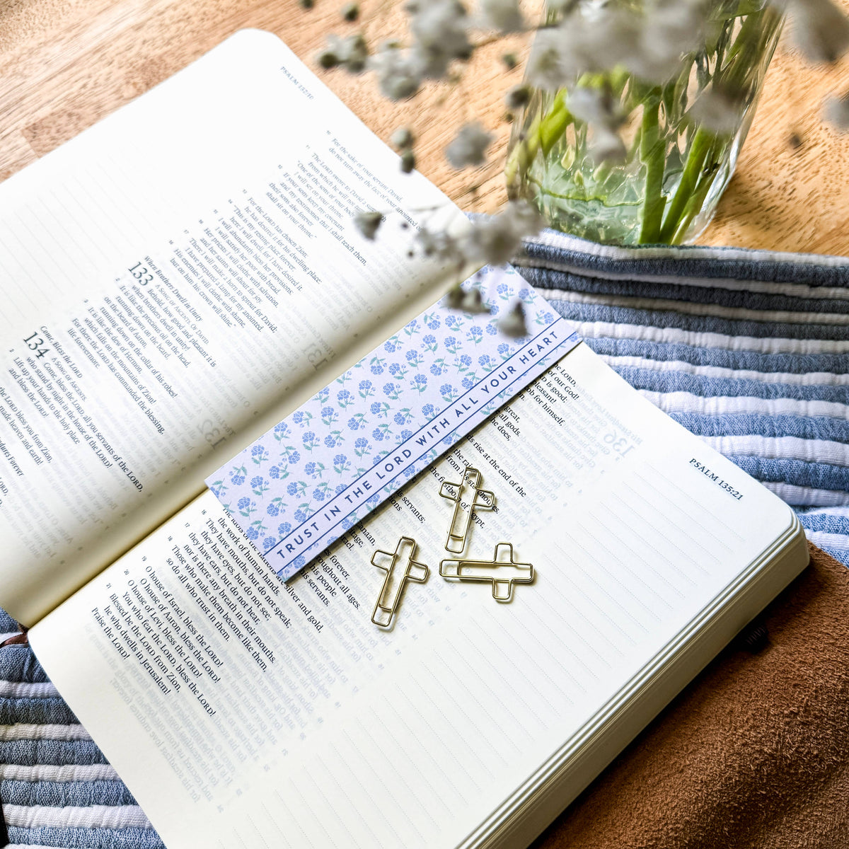 Cross Paperclip Set