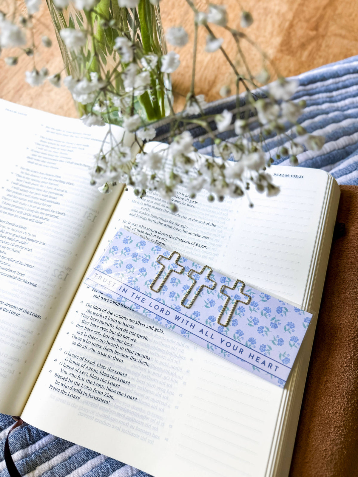 Cross Paperclip Set