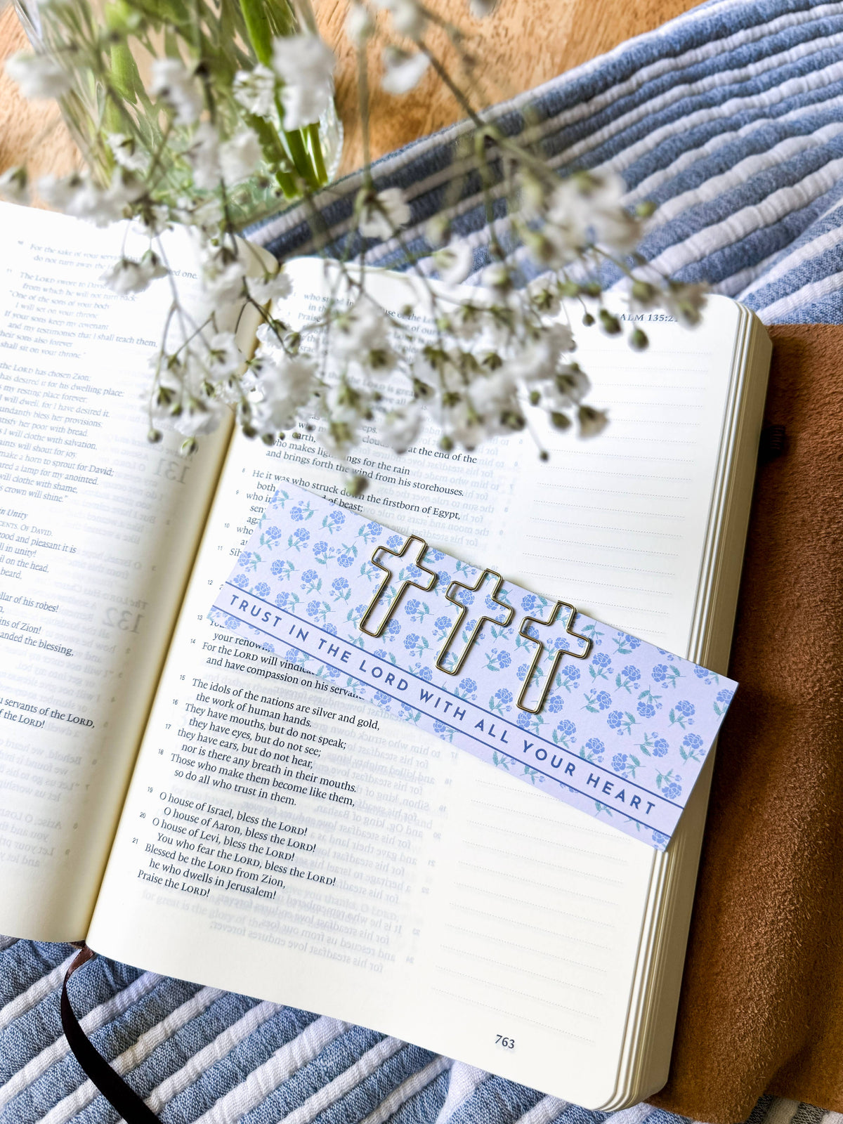 Cross Paperclip Set